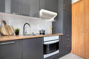 Modern Studio close to the Old Market Square and the Warta River by Noclegi Renters