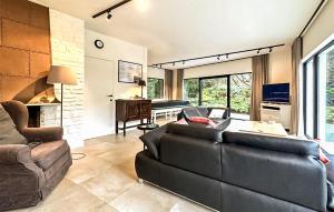 Stunning Home In Oostduinkerke With Wifi