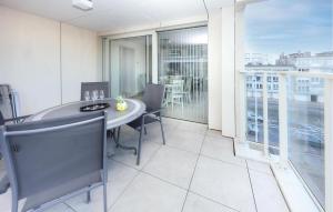 2 Bedroom Cozy Apartment In Oostende