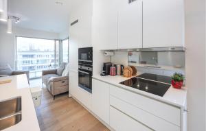 2 Bedroom Cozy Apartment In Oostende