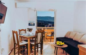 Gorgeous Apartment In Vrboska With Wifi