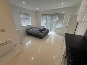 Radstock Road - Room 2