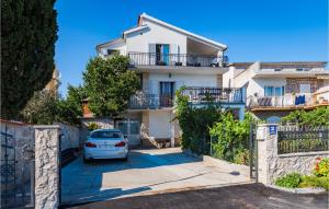 Three-Bedroom Apartment In Sibenik