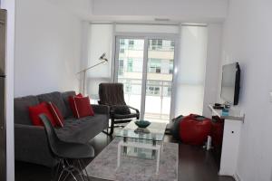 Modern & Stylish Condo in Midtown