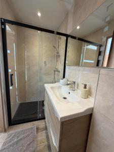 Chambre double avec salle de bain privative