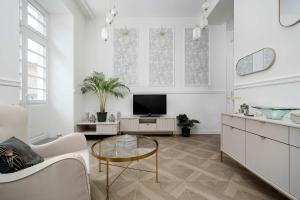 River Art Deco Luksusowy Apartament w Centrum blisko Rynku by Renters Prestige