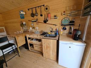 Cabin Sleeps 2 with Enclosed Garden