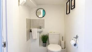 Bevington House - 3 Bedroom - Sleeps 8 - Parking