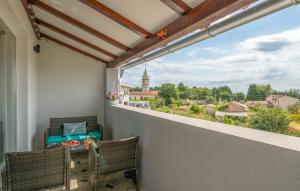 Cozy Apartment In Krnica With Wifi