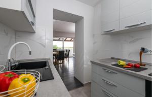 Cozy Apartment In Krnica With Wifi