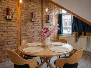 ACME Apartments