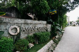Modern Studio Near Airport Pool & Gym, Self check-in FREE Fast WiFi Netflix & Kitchen