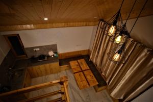 Mountainshack Riverside Stay & Cafe