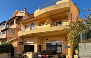 Cozy Apartment In Lopar With Wifi
