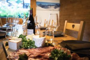 Atlas Ski - Bike Lodge, Catered Boutique Hotel in Central Morzine