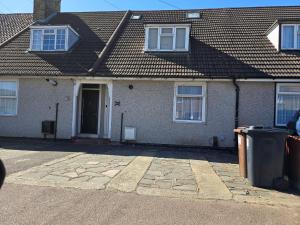 Spacious Home Near Station Easy London Access