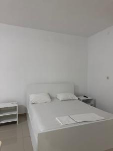 Saranda White Residence