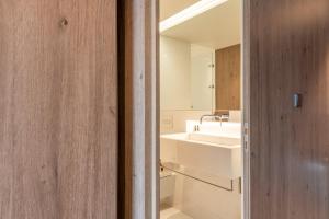 GuestReady - Stylish Diplomat I 202