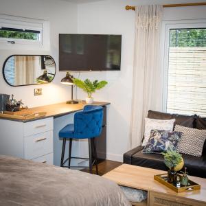 The Jungle - Luxury Glamping Lodge Cheshire