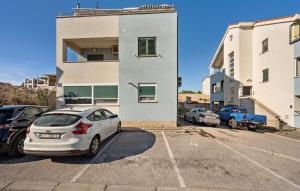 1 Bedroom Cozy Apartment In Sibenik