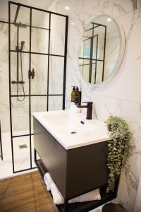 The Jungle - Luxury Glamping Lodge Cheshire