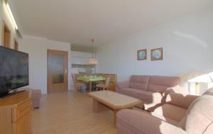 Apartment 348