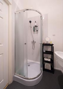Historic 1914 Old Town Apartment with Bay Windows - Valnu Street