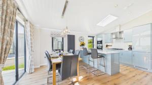 Swanlake Lodge - 3 Bedroom Lodge - Penally