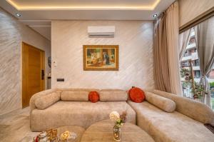 New luxury flat2BR salon Parking next to CarreEden