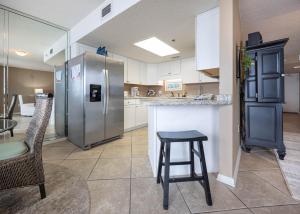 Phoenix VI 61007 condo