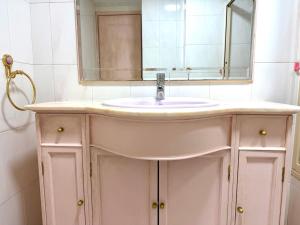 Beachfront Apartment for 6, 3 Bathrooms, Levante Beach