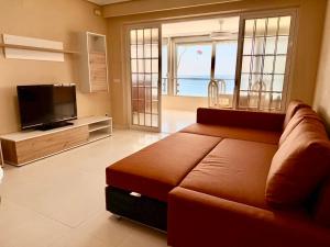 Beachfront Apartment for 6, 3 Bathrooms, Levante Beach