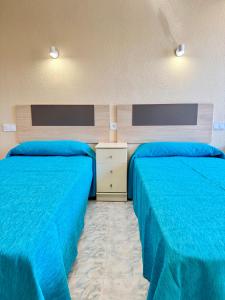 Beachfront Apartment for 6, 3 Bathrooms, Levante Beach