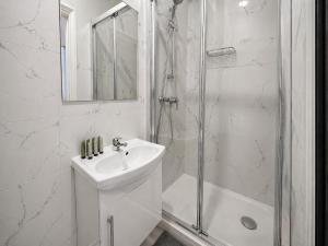 Comfy Apartment in Paris by Canal St Martin