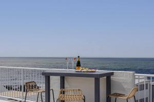 Coastal Comfort with Ocean Views from Shared Rooftop and Separate Pool
