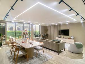 Modern Studio with rooftop pool and gym in JVC