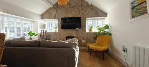 2 Beds - 2 Minute Walk to Beach!