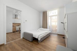 Śmiałego Homely Apartment by BookingHost