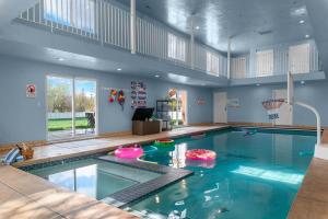 Luxe Draper Retreat w Pool, Sauna and Theater
