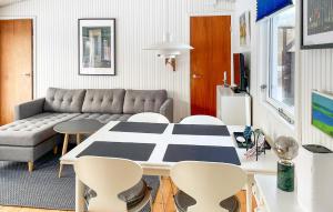2 Bedroom Cozy Home In Frederiksværk