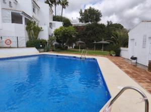 White and Green Duplex, by sol maestranza