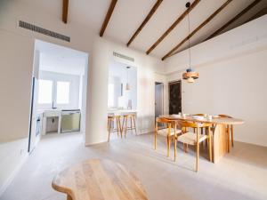 Bright apartment 1 minute from the beach