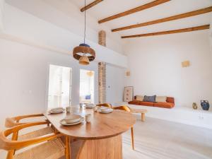 Bright apartment 1 minute from the beach