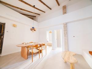 Bright apartment 1 minute from the beach