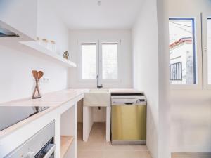 Bright apartment 1 minute from the beach
