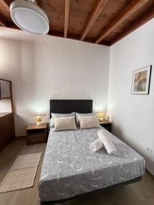 La casita del almacigo I by Sydney