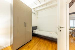 Spacious 3 Bedroom 2 Bathroom Apartment near Metro Crocetta Milan city center