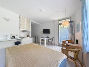 Apartment Appartement A12 by Interhome