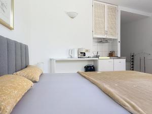 Apartment Appartement A12 by Interhome