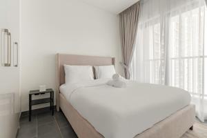 Modern 1BR in The Crest with pool and gym